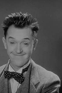 How tall is Stan Laurel?